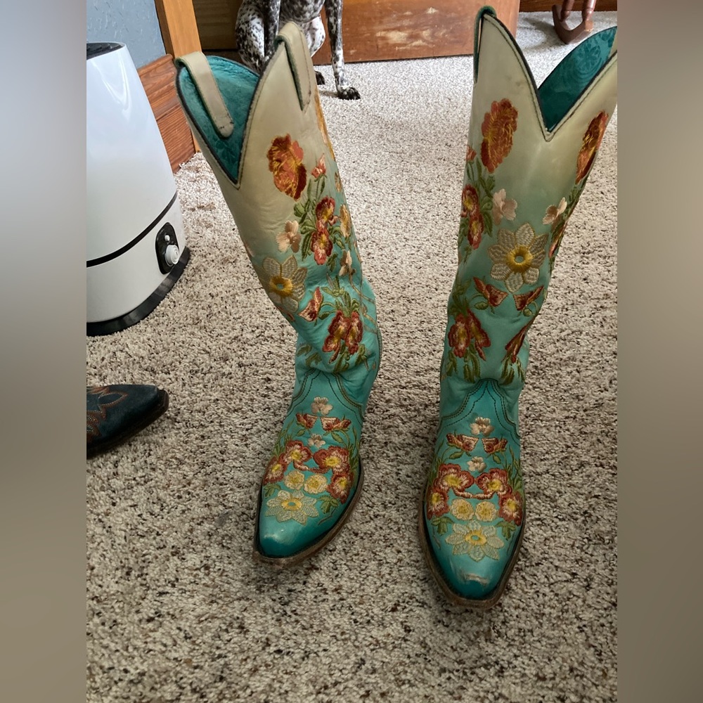 Corral floral boots size 8